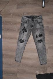 Jeans strappati