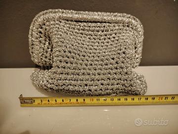 Deliziosa pochette grigia fatta a mano 
