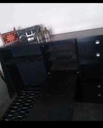 Mobile letto,tavolo, guardaroba 