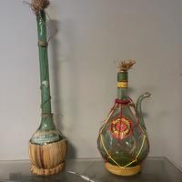 Vecchie bottiglie epoca vintage di vino