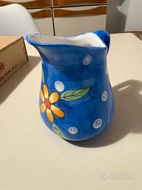 Brocca dipinta a mano in ceramica