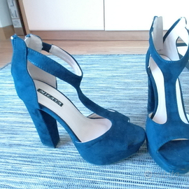 Scarpe col tacco blu sale