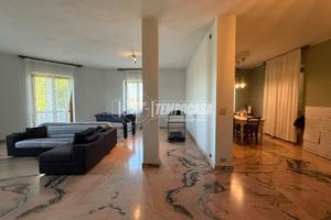 CASA INDIPENDENTE BIFAMILIARE