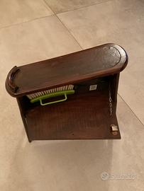 Piccolo lustrascarpe in noce