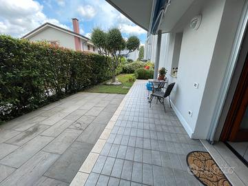 Recente appartamento piano terra con giardino