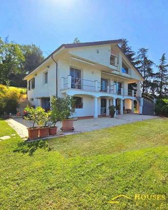 Villa panoramica con ampio giardino