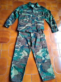 Tuta militare nuova con basco