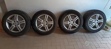 Cerchi in lega 15" con gomme invernali 195/65 R15
