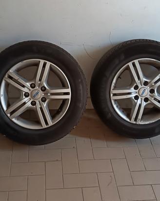 Cerchi in lega 15" con gomme invernali 195/65 R15