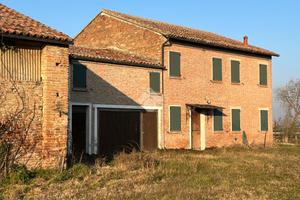 CASA DI CORTE A FERRARA