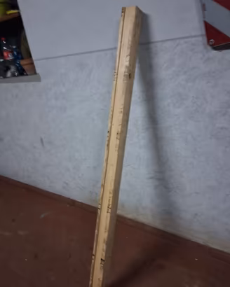 pali in legno di pino molto robusti