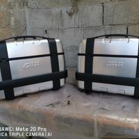  Givi trekker due da trk33 
e due da trk46. 