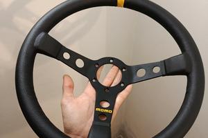 volante Momo usato per due mesi