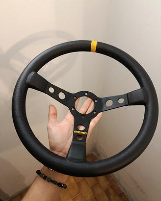 volante Momo usato per due mesi