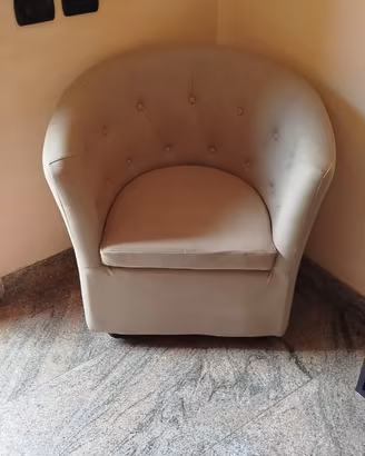 Poltroncina a bottoni grigia