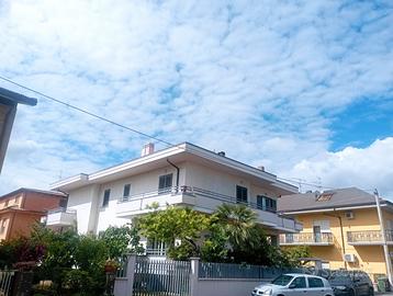 Villa con due appartamenti