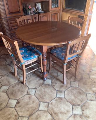 Tavolo e sedie da soggiono
