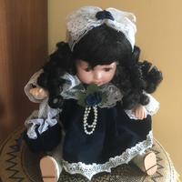 Bambola di porcellana con Carillon