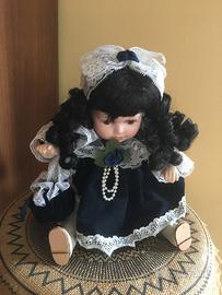 Bambola di porcellana con Carillon