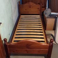 Letto singolo legno arte povera e comodino