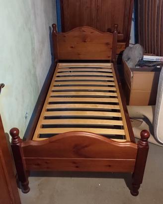 Letto singolo legno arte povera e comodino