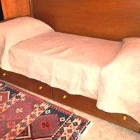 Letto in legno massello  senza doghe con pianale