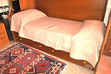 Letto in legno massello  senza doghe con pianale