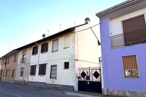 CASA SEMINDIPENDENTE A ARLUNO