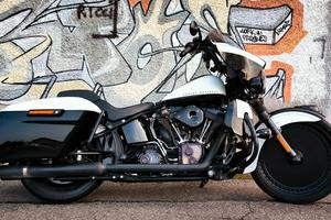 Special su base Softail Blackline