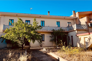 Villetta su due livelli con giardino