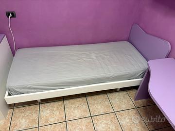 letto singolo, scrivania e comodino