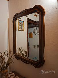 Specchio con cornice in legno