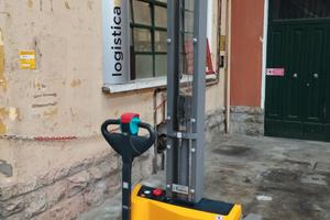 Stoccatore Jungheinrich 10 q.li mono colonna