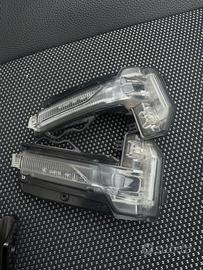 frecce specchietti audi q2