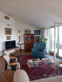 Attico su Porto Canale e Ponte a Mare