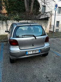 Toyota yaris funzionante , per ricambi/export