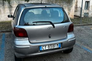 Toyota yaris funzionante , per ricambi/export