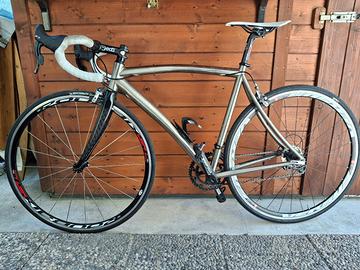 Bicicletta da Corsa in Titanio Deda