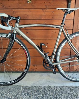 Bicicletta da Corsa in Titanio Deda