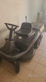 Trattorino taglia erba