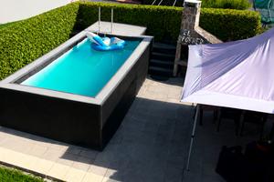 Villa bifamiliare con piscina e giardino privato a