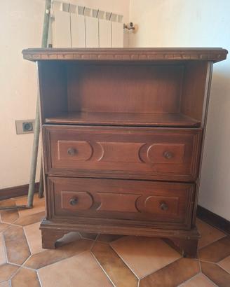 comodino in legno