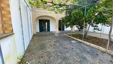 CASA SEMINDIPENDENTE A UGENTO