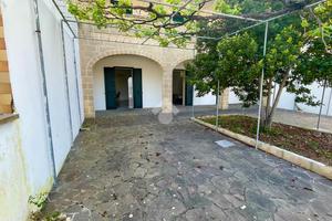 CASA SEMINDIPENDENTE A UGENTO