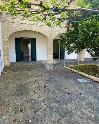 CASA SEMINDIPENDENTE A UGENTO