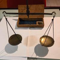 Antica bilancia da orafo, speziale, farmacista