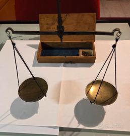 Antica bilancia da orafo, speziale, farmacista