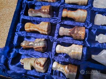 Scacchi in alabastro