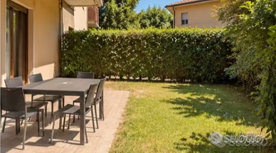 BILOCALE con GIARDINO E GARAGE - LAURENTINA