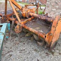 FRESA AGRICOLA 2 MT + altri attrezzi agricoli
